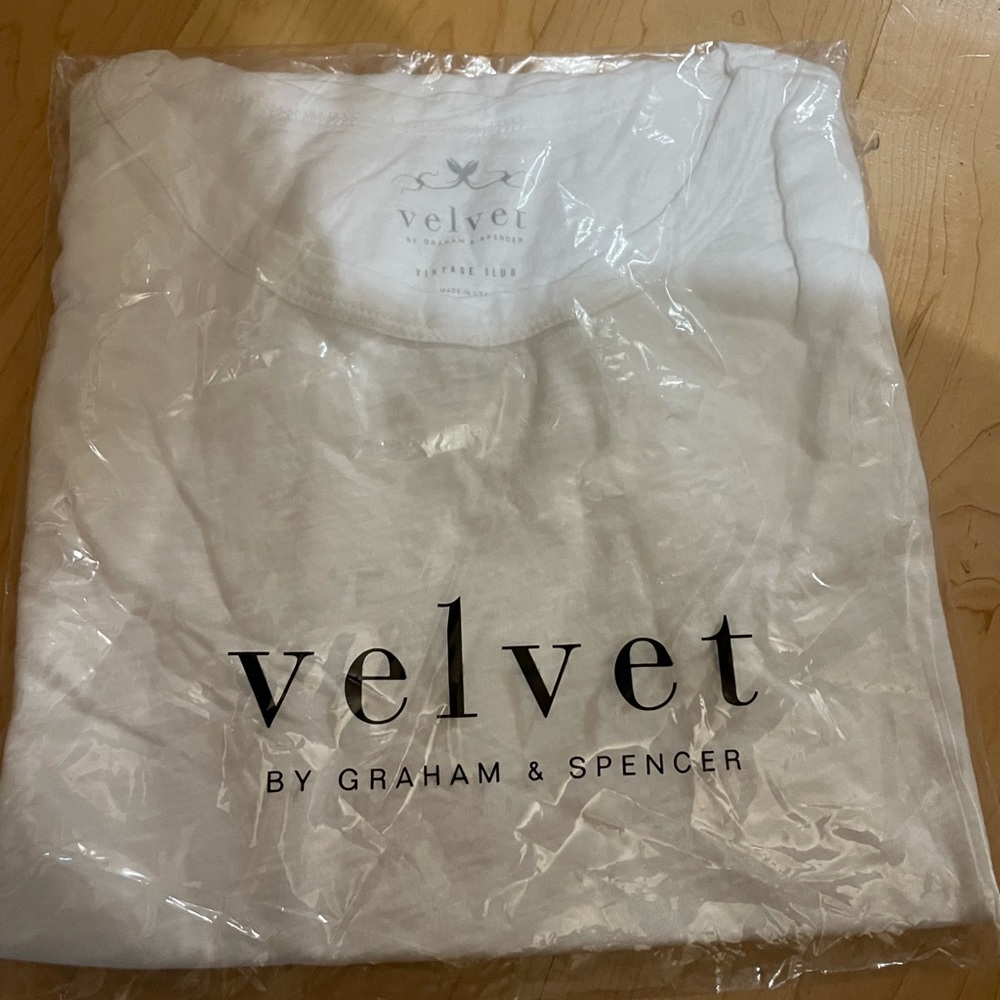 NWT VELVET BY GRAHAM & SPENCER ORIANA LUX SLUB RAGLAN LONG SLEEVE TOP

White…